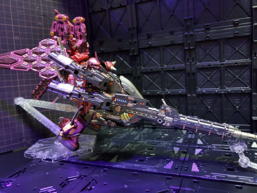武器は某ショップで投げ売りされていたパーツ達を合体させたもの。