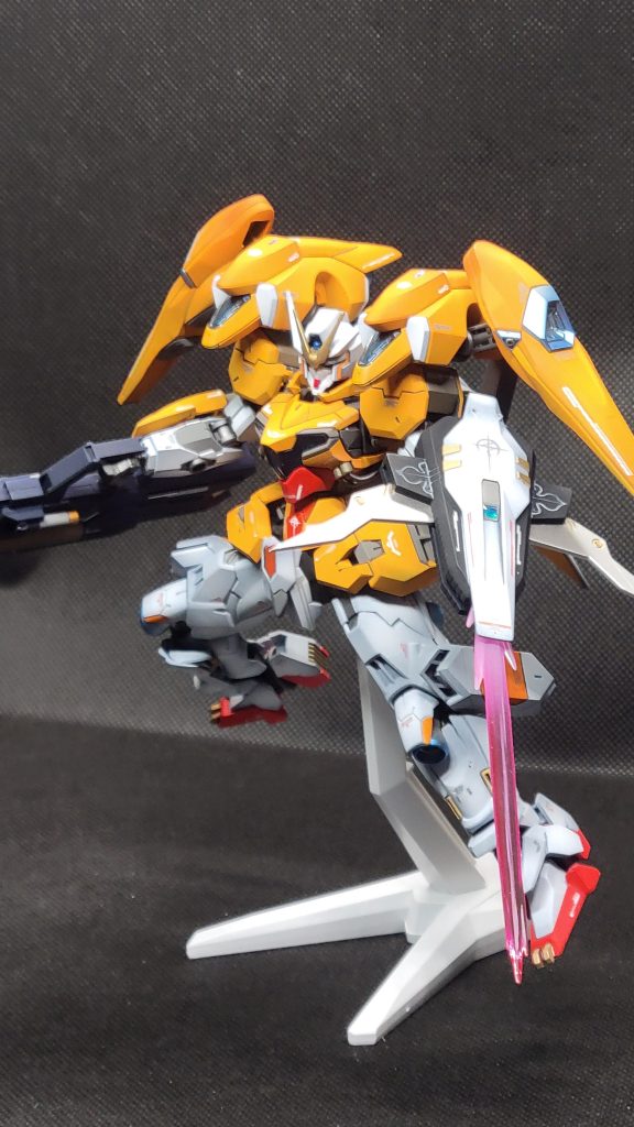 「バスターシールド改」ファンネルやドラグーンのようなビット兵器、水星キットがメインなので種類はガンビットかドローン。ドラグーンシステムと違い大気圏内などの重力があるステージでも使用可能な反面アンチドートのような明確な弱点がある。ビームサーベルを発振できるが可動域の関係で格闘戦が苦手なため射出運用が基本。