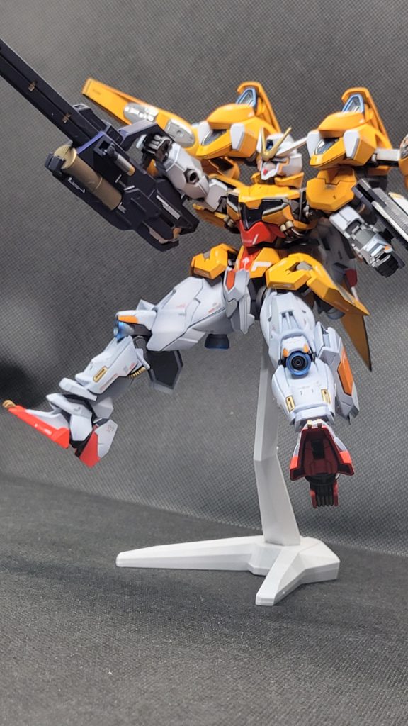 高速三次元機動で攻撃を掻い潜り、コラキでデバフをかけ レールガンとバスターシールド改でトドメ!コラキのスタン効果は、単に装甲が厚い相手には動きを制限させて間接や隙間を狙うしかないが PS装甲のようなギミックで防御力を発揮するタイプに特に有効。