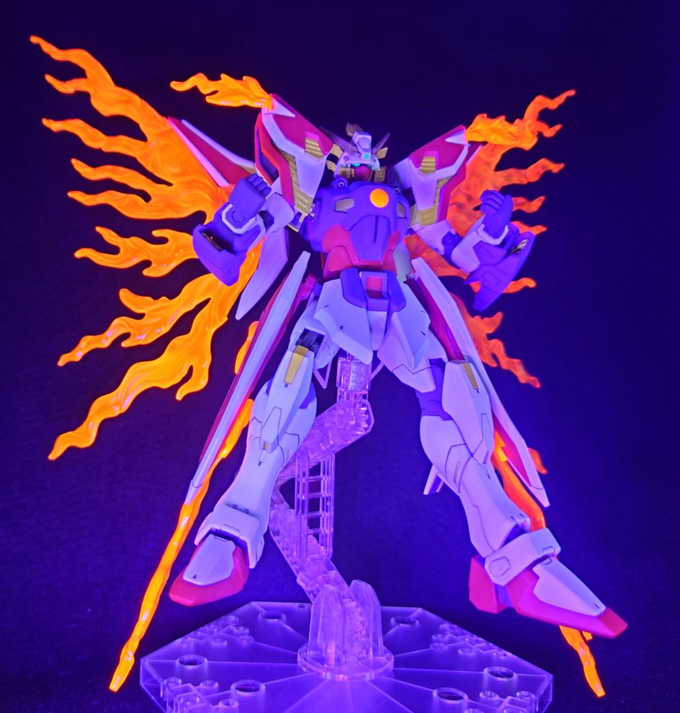 本機最大出力モード。ビーム兵器を無効化し実弾もある程度炎でかき消します。長時間の使用はできずこの状態になったら一気に距離を詰めて勝負を決めるというのが必殺スタイル。