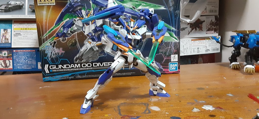 水色は以前駿河屋でセールで買った水性塗料、ちょっと色が乗りにくいかな…膝はダイバーアークの元の青に合わせてラッカーで調合したのを塗り塗り