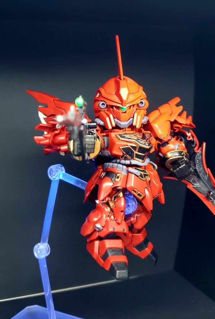 ひさし？目の上も少し削ってモノアイが見やすい感じになったような…