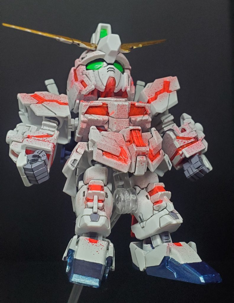 手軽さでアクリジョン筆塗りばかりですが、ユニコーンはケレン味のある発光表現にしたくてエアブラシでやり過ぎなくらいに吹きました。