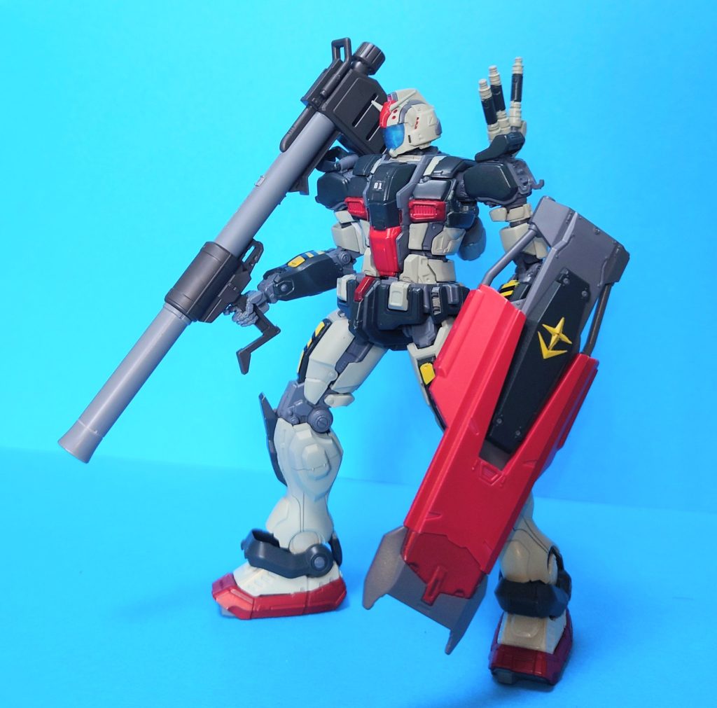 先にトリコロールで作った時に墨入れしたらパーツがバッキバキに割れてしまったので恐くて墨入れ出来ませんでした(笑)