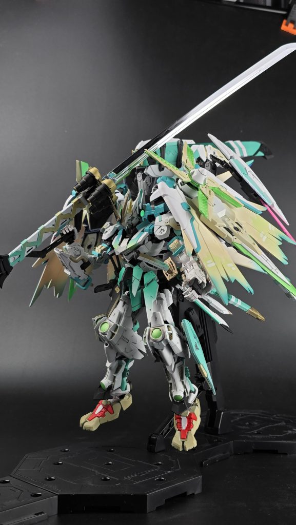 そしてストームストライカー「夢嵐」圧倒的な加速と攻撃性能、遠隔操作での運用など見た目以上に使い勝手の良い装備となっている大型実体剣「168ストレート」は、対艦および対大型MA用の装備である 168mの意味じゃないよ！(意味は特にない)