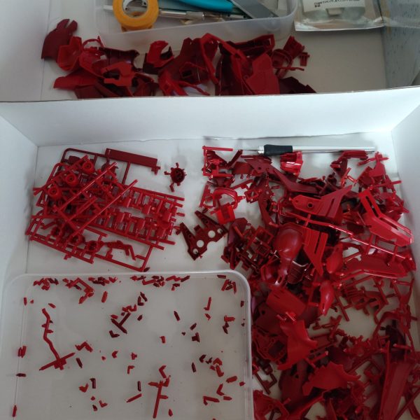 ずーっと内部フレームから作ってて、今装甲に手をつけた。 ただ、内部より外部装甲から作ったほうが効率いいのでは?と言う疑問が湧いてきた。とりあえず、今の善悪イベントに間に合わせたい。（1枚目）