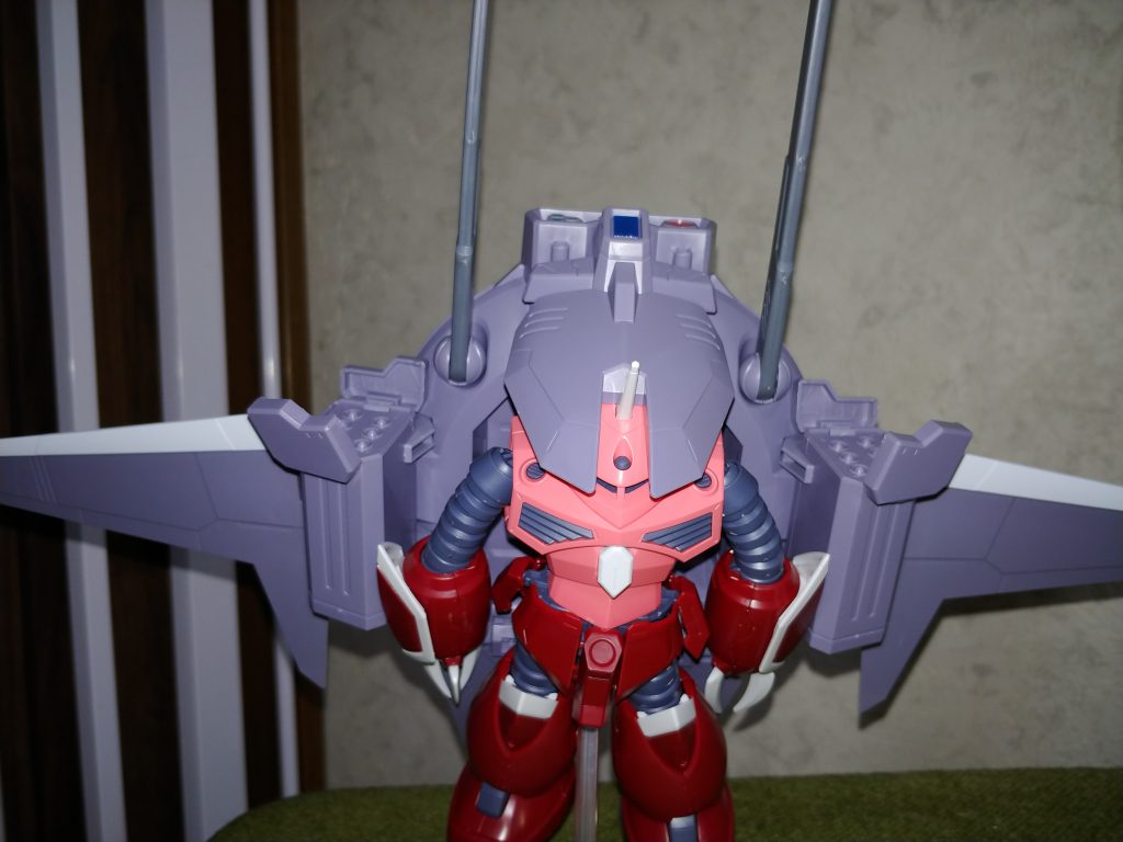 外装ズゴックもすっぽり入る余裕 接続パーツが数種類あるので後々他のMSも楽しめる 素晴らしい汎用性と 更におまけでHG準拠レールガン付き 