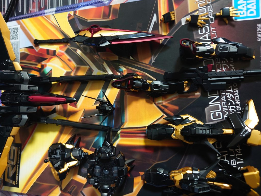 肝心な塗装工程の写真を撮り忘れました…(gundam-kao9)ひとまずアッセンブル前の状態。配色のせいか、HGのガウェインにも見えてきた