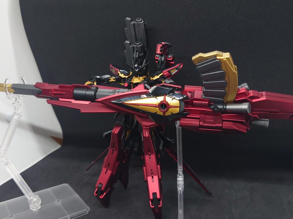 焔シルエットを装着した姿。装着すると本体の紅が分散するので本体のブラックと良い感じになった(gandam-hand1)