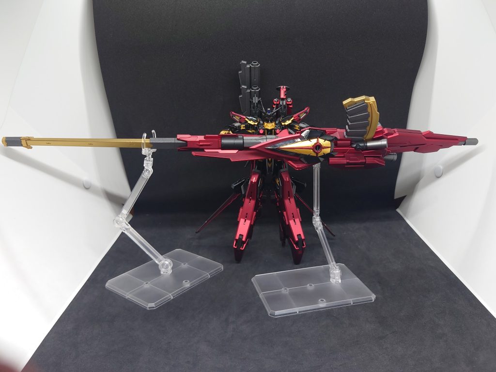 最後は焔装着状態かつ、レールガンを横に構えた姿。横に長い…撮影ブースの横幅に綺麗に入ってるのがむしろ笑えてくる…(gundam-kao5) 以上！【アカツキ・黒鷲】でした〜
