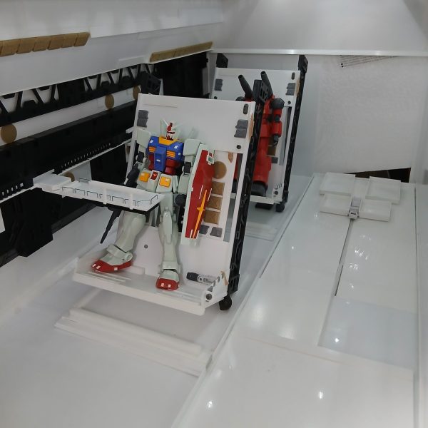 制作中ホワイトベースドック