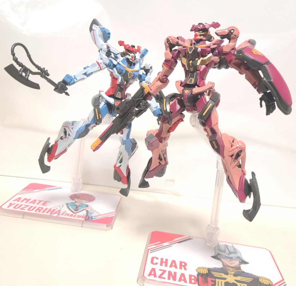 通常のジークアクスと比較。台座もちゃんとこの前発売されたシール付きの物を使用していますw