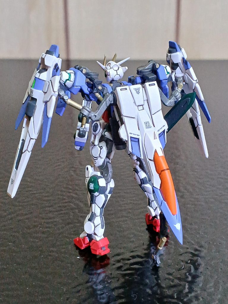 バックから。オーライザーの塗り分けも多いので、塗装の難度は高く感じました(gundam-kao5)第三弾の中では一番かも❔