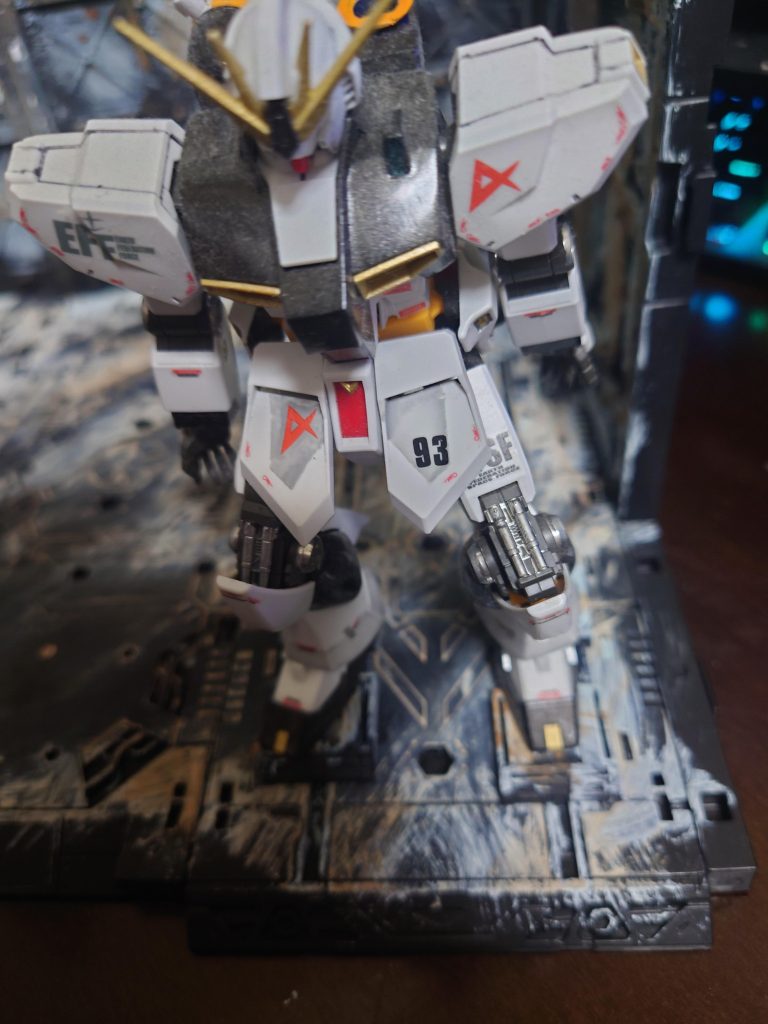 前部にはカタパルトを二台設置しています。