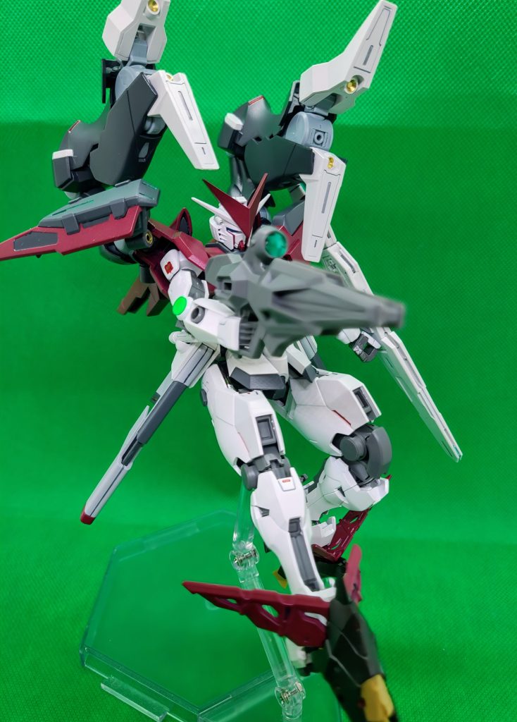 バックパックはライフリの羽を取ってファラクトの足をそのまま。通常のブースター、バックブースターとして