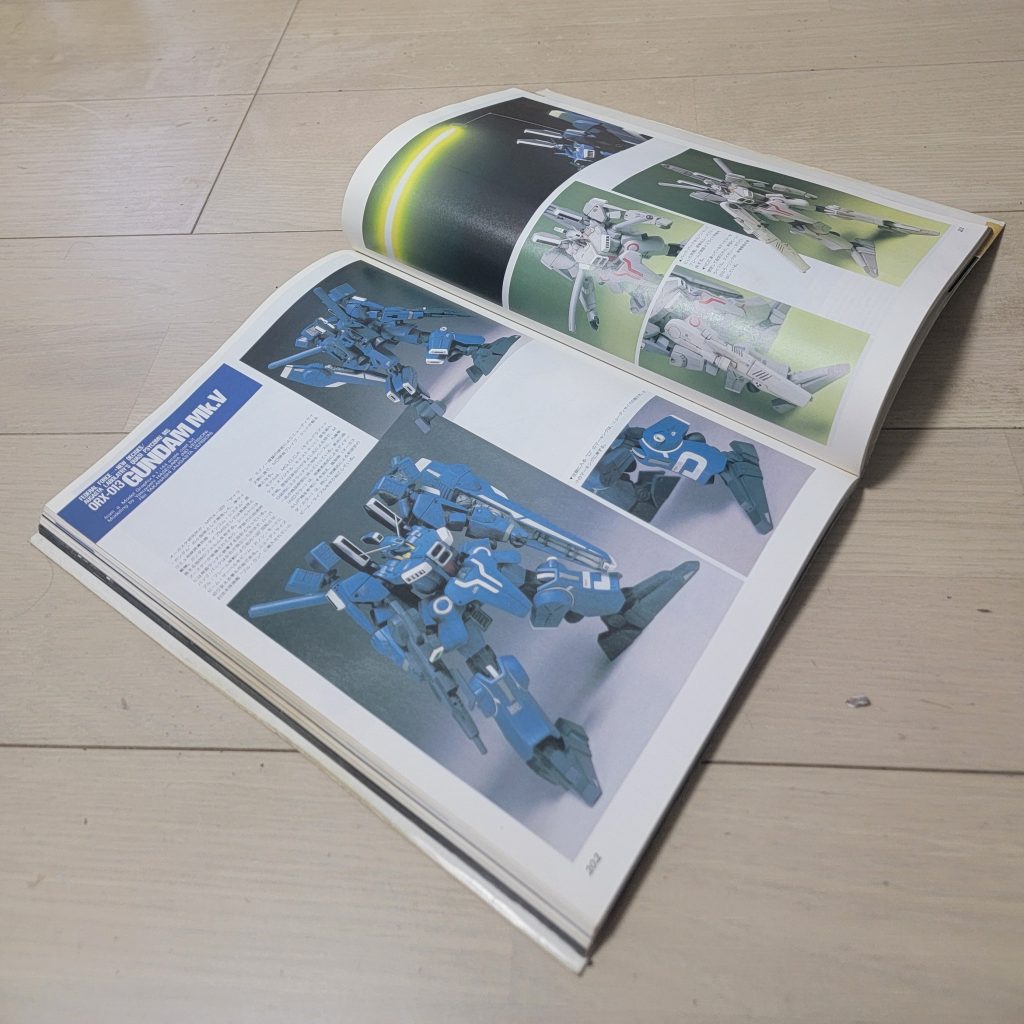 あれ、肩装甲の取り付け位置が結構高い。。。という訳で、元々のより4mmぐらい上げて取り付け。しかし、この時代のモデラ―は、どうやって良い感じのプロポーションを一発で出せていたんでしょうか? 私は画像加工で、行けそうと思うまで吟味してから作っています。月刊誌に掲載するということで締め切りもある筈なのに。塗装は今の方が当時に比べて格段に進歩した気がします。もしかして、旧キットで経験を積むと、理想的なプロポーションが一発で作れるようになるんでしょうか。不思議です。個人的な感想ですが、ガンプラ制作の歴史は、【初代ガンダムの頃】 プラモ狂四郎の影響もあり、自由な改造を楽しむ時代【Zガンダム・ZZの頃】 キットのプロポーションが酷いので、それを修正する手法が発展。また、キットになる機体が少なかったので、フルスクラッチの技術が発展その後20年近くは、ガンプラから離れてしまって良く分からない。【今現在】キットの素組の出来が大幅に改善。塗装、ディティールアップにこだわる時代。のような気がします。