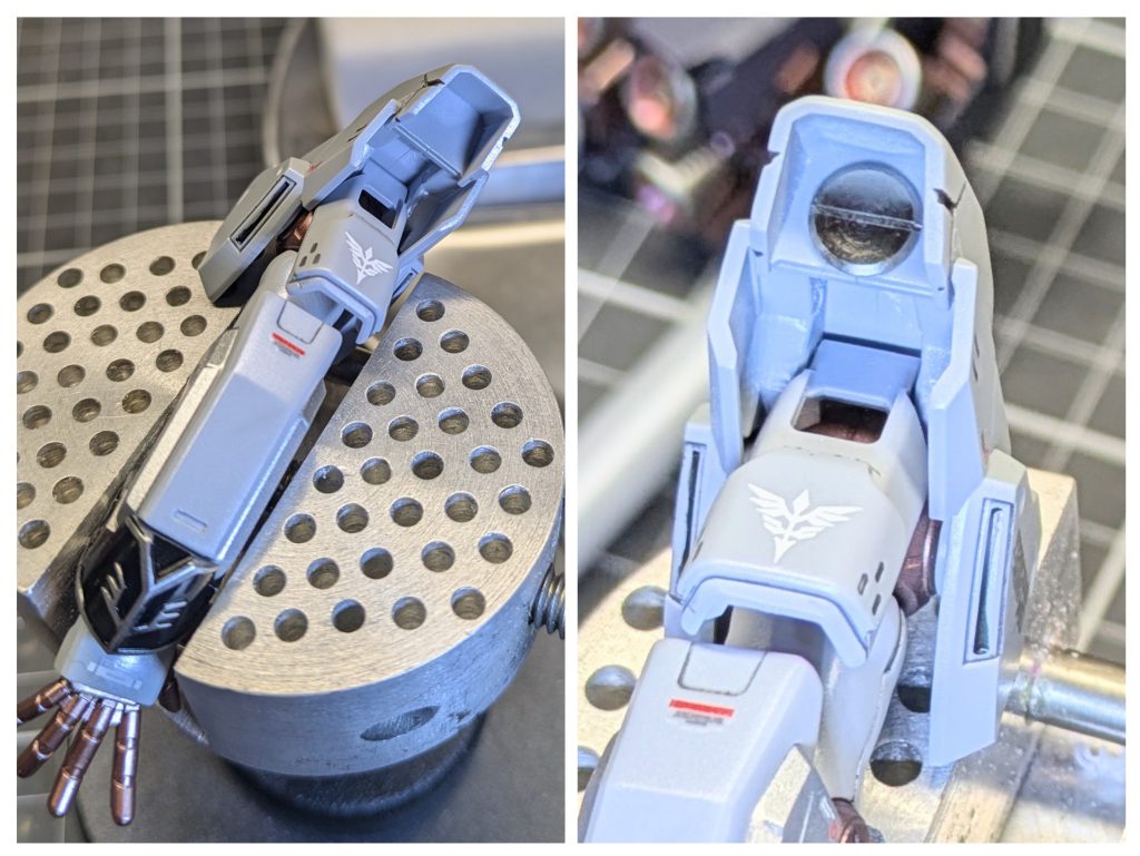 今回、気になった部分としては肩アーマー内部。本来ならバーニア増設とかが正道なんでしょうが、多分今後使う機会は皆無であろうデッカいメタルパーツを貼り込んでみました👍️