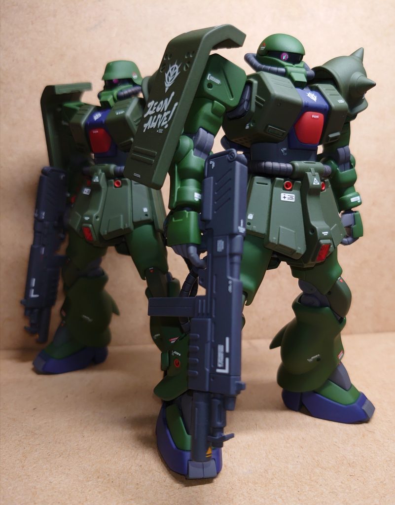 FZは首 腰部の延長とスパイクの加工以外はほぼノーマルです。