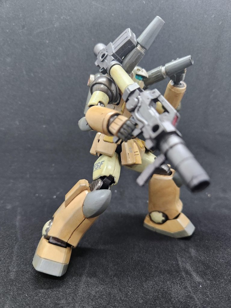 横から1枚。右太ももの斜めに貼った連邦デカールはお気に入りポイントだったり。(右腕にも連邦デカール貼ったんですがつや消しスプレーで吹っ飛びました。悲しみ。)