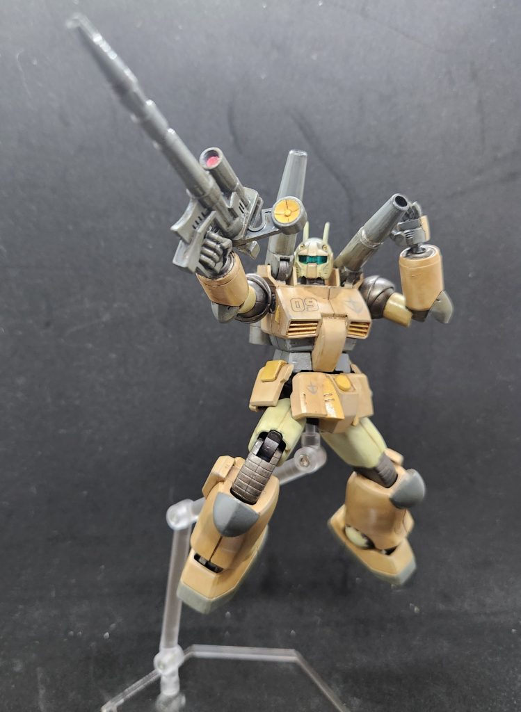 元から付属してたビームライフルも塗装込みで作成したので持たせてみたり。地上運用兼中距離支援みたいなコンセプトなので普段は使用しないみたいな感じです。