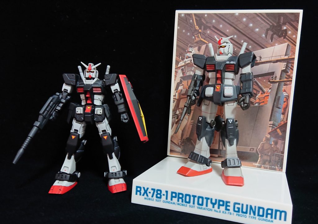 台座はかなり昔のプライズ品、パッケージアートフィギュアから。このプライズ品、だいたい1/180スケールという事もあり、何か使えないかな〜と思って入手してみましたが、PVC製なので特に出番は無しでした。プロトタイプガンダム用の試作ビームライフルは、ガシャポン　アルティメットルミナスのプロトタイプガンダムの物をPVCからUVレジンに置き換えて持たせました。