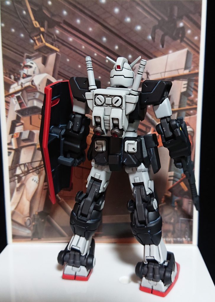 プロトタイプガンダムの黒いカラーはブラックにグレーとシルバーをほんの少しだけ混ぜました。デカールは、ディテール多くて平面が少ないから貼れるところが中々ありませんでした。