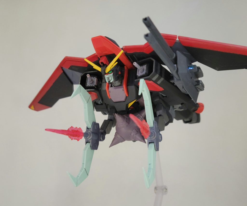 可変機構は元キットからほぼそのまま。劇中でも数えるくらいしか使ってないアフラマズダのビームサーベル機能も再現してみました。