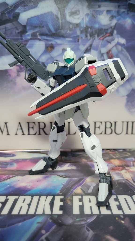 基本武装頭部バルカンビームライフルグレネードランチャービームサーベル1本対ビームシールドストライカーパックのプラグは一応健在しているがストライクダガー同様プラグはふさがれている状態