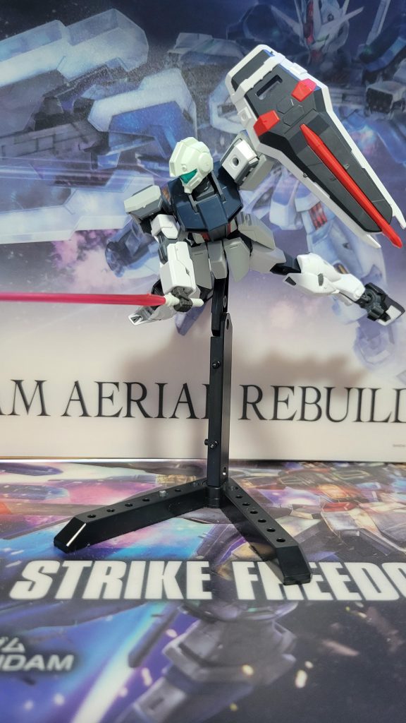 肩部に追加に装備ができるプラグが増設されている。