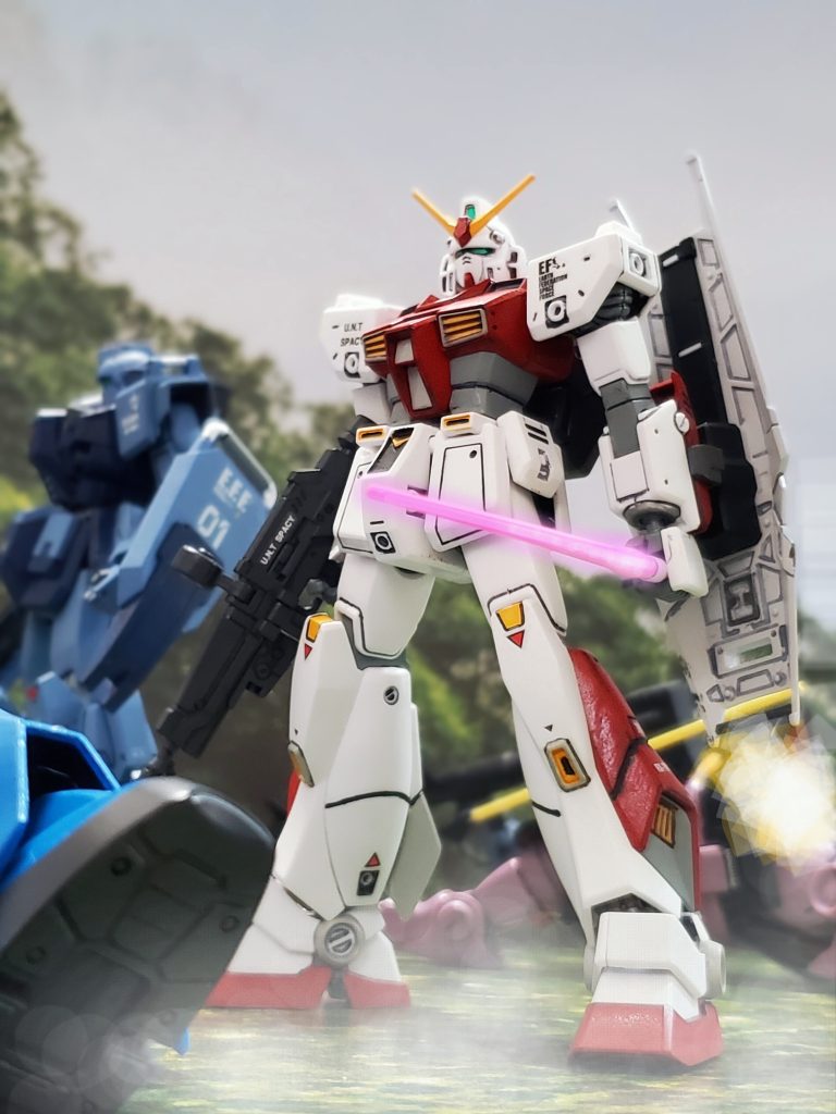 ついに手練れのグフを沈黙させたコーティリア少尉とプロトNT-1😊🎶気が付くとユウ中尉のBD1号機もドム２機を撃破していた👀✨👱『流石ね、ユウ中尉👍️』👨『そちらこそ良い腕だな🎵』互いの無事を確認した二人は機体状態をチェックしつつ、ポイントα 最深部に前進を始める…🚶出迎えの手強いMS小隊は突破したものの、謎の機動兵器はまだ不明のままである😔💦