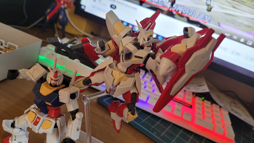 アムロ·レイとリボンズ·アルマークが同じ声なので可能な組み合わせだと思います。気持ちとしてはロボット魂の初号機の奇妙なポーズ集も載せてみたいですが、それはまたの機会に載せてみましょう。