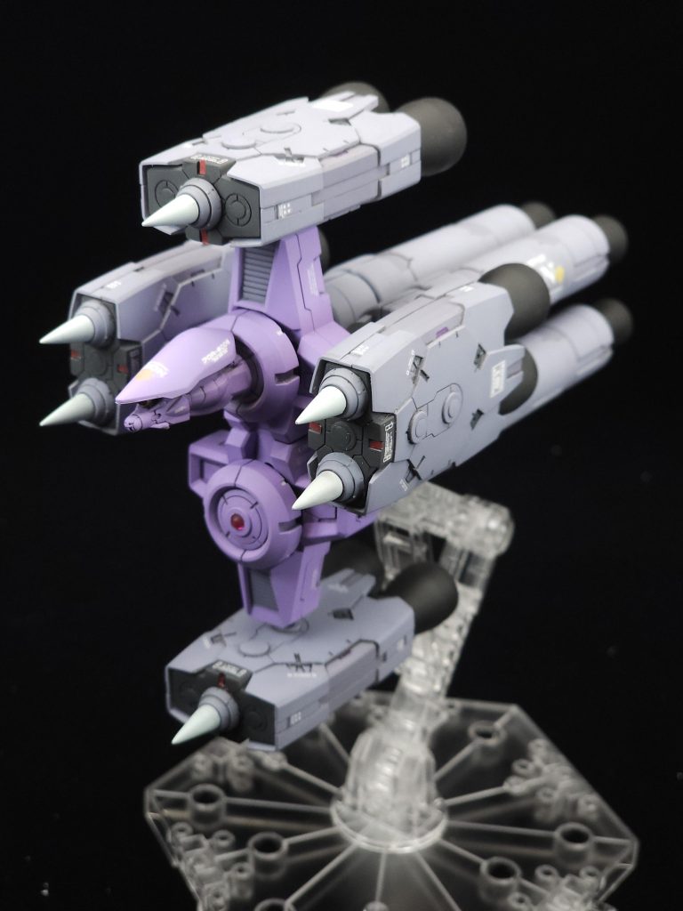 キケロガを小型化した専用コア・ファイターウチにあった30MM大型プロペラントユニット×2をくっ付けてそれっぽくしましたジークアクスのコア・ファイター先端にジャンクパーツを被せてジオン系MAのような顔つきにしましたメガ粒子砲ビットのサイズ&形状が抜群にピッタリでした!