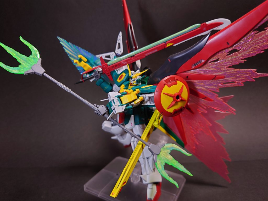 武装にアロンダイト・タウヤー高エネルギービームキャノンフラッシュエッジ2ビームシールド内蔵ダブルドラゴンハングパルマフィオキーナ掌部ビーム砲ビームトライデント四連装テールビームキャノンアルトロンシールドをもりもり装備!