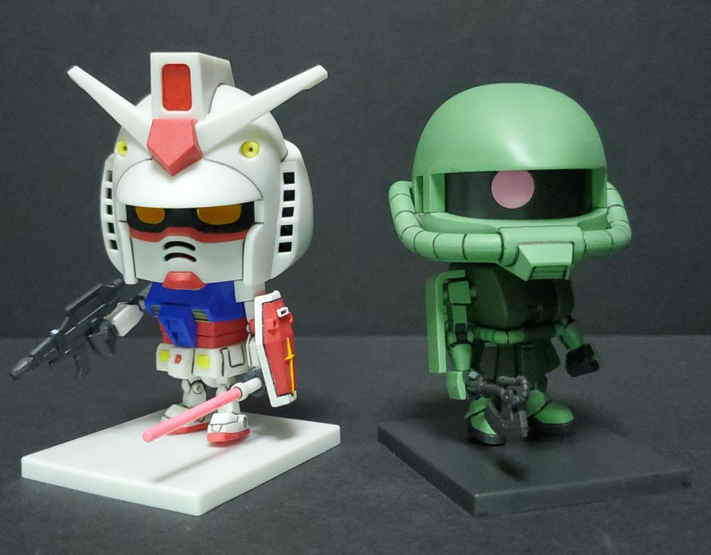 ガンプラくんとザクプラくん。ランナー状態で飾れるっていうのが面白いですよね。最後までご覧いただきありがとうございました！