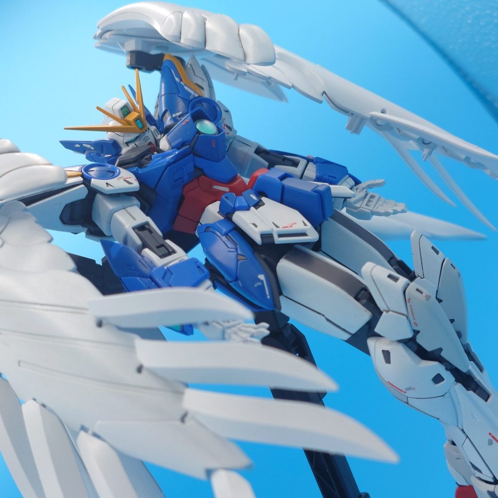 ウイングガンダムゼロカスタム　ver.ka 全塗装 MG ウイングガンダムゼロEW Ver.Ka 缶スプレー塗装｜Hacchi