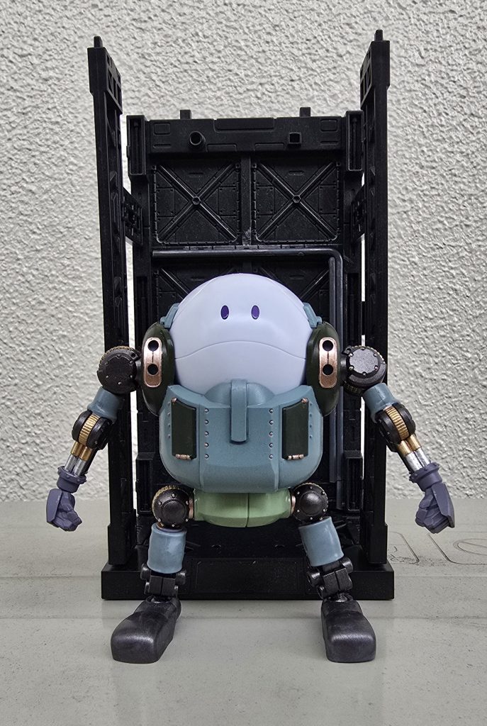 最後は、前回のボツ写真。「ドンッ！」とドヤ顔で構えてますが...ディスプレイベース1個じゃ入りきれなくて、はみ出しちゃったの図です(gundam-kao2)今回も、最後までご試聴ありがとうございました(gundam-kao7)