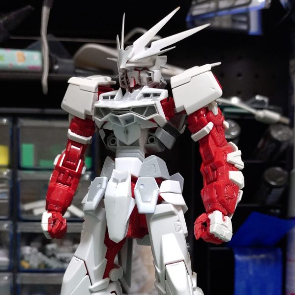 ロードアストレイ腰のスクラッチが終わり、5月の目標だった頭、胴、腰のミッションコンプリートです🫡このままのペース、モチベーションなら9月のネクスポまでに全然間に合いそうです！トラブルなければ！😇脚部に進みます。（1枚目）
