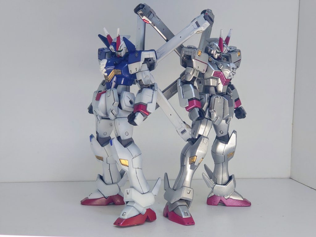 前に製作したクロスボーンx0（ x3風）と。x3の方はフルクロスも塗装する予定です。