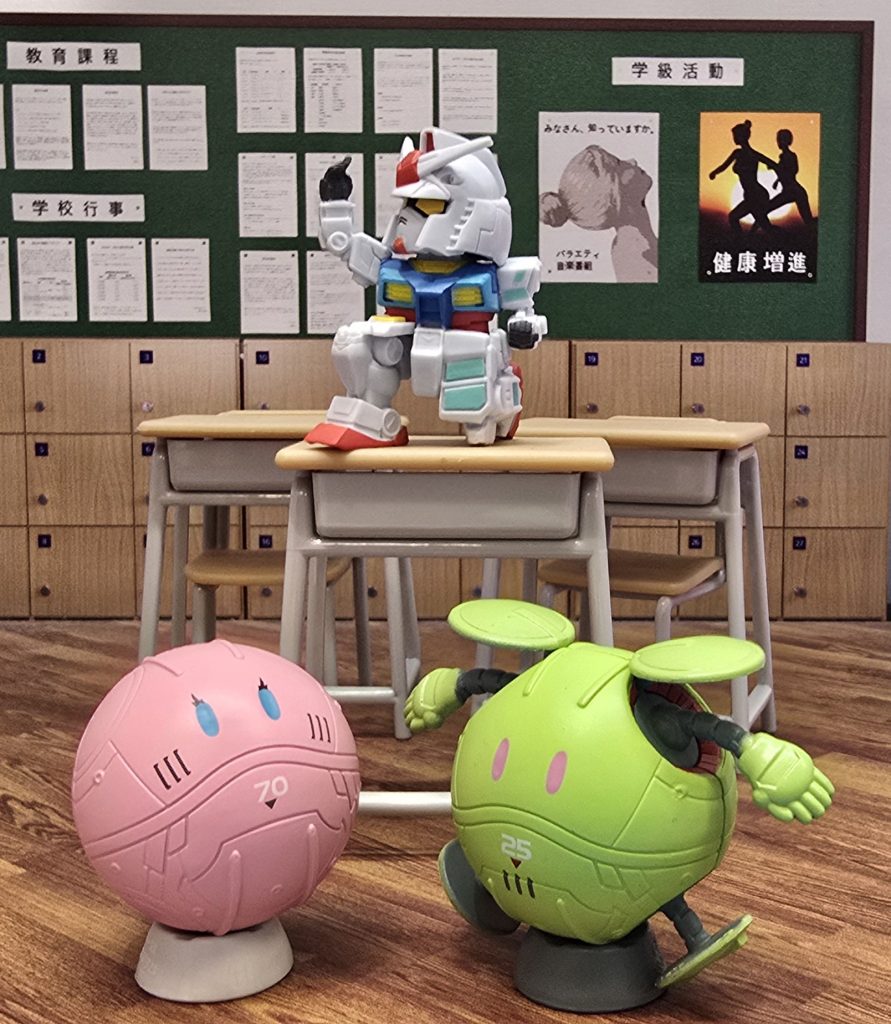 最後は、ガチャのハロとガンダムです。大阪万博のやつみたいですね(gundam-kao7)可愛いですね(zaku-kao7)