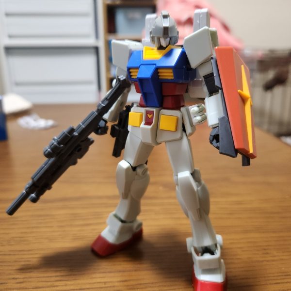 以前購入したEGガンダム(武装無し袋入りのアレ)が出てきたので組み立てたついでにミキシングしてみようかなということで…来月に完成すればええかなと