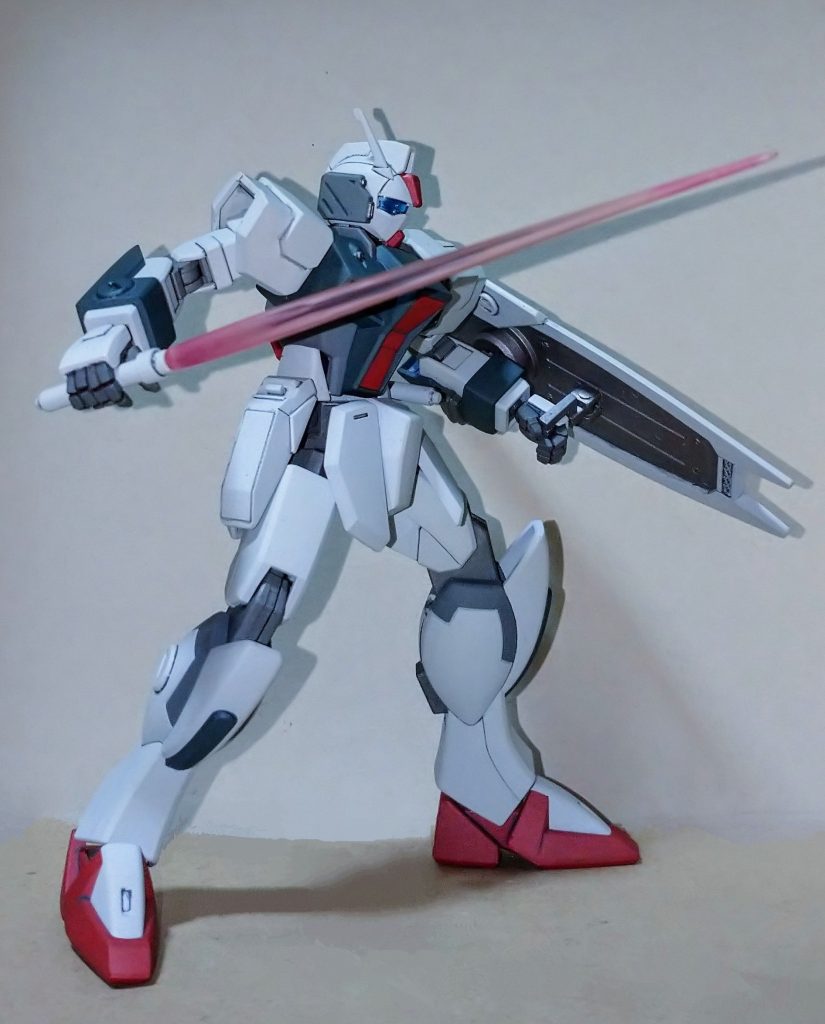 シールドは肉抜き穴をエポパテで埋めてシールド持ち手をプラ材で作って取り付けました。こうゆうちょっとしたギミックに幸せを感じます。