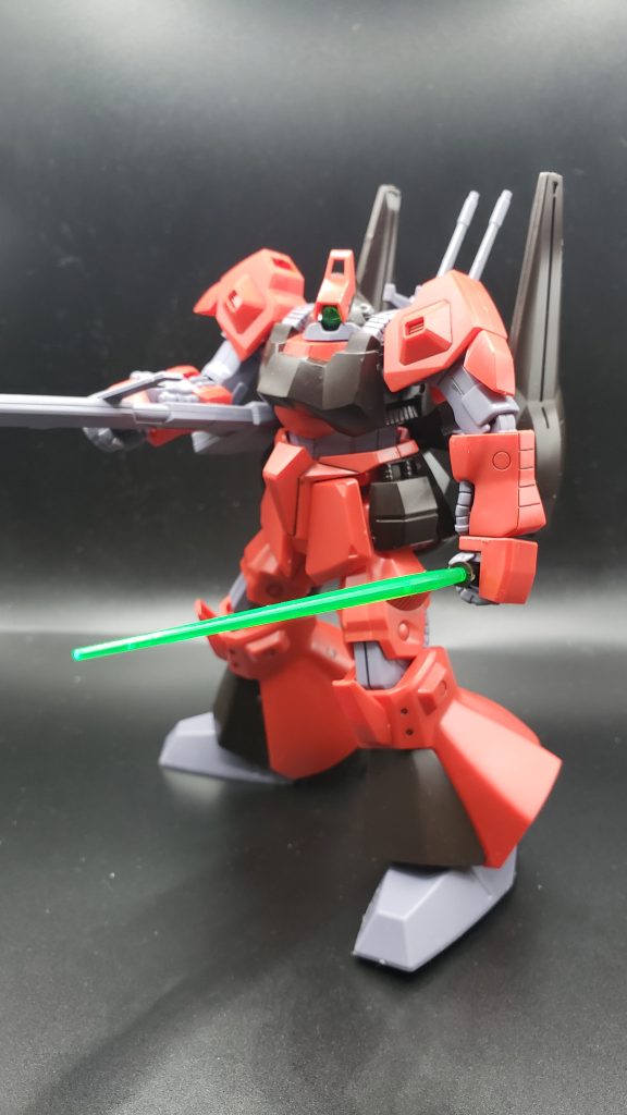 この子も赤いガンダム？