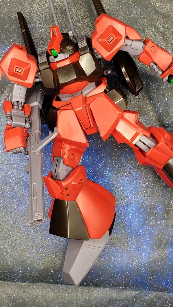 この子も赤いガンダム?–4枚目/制作者:たっこーん