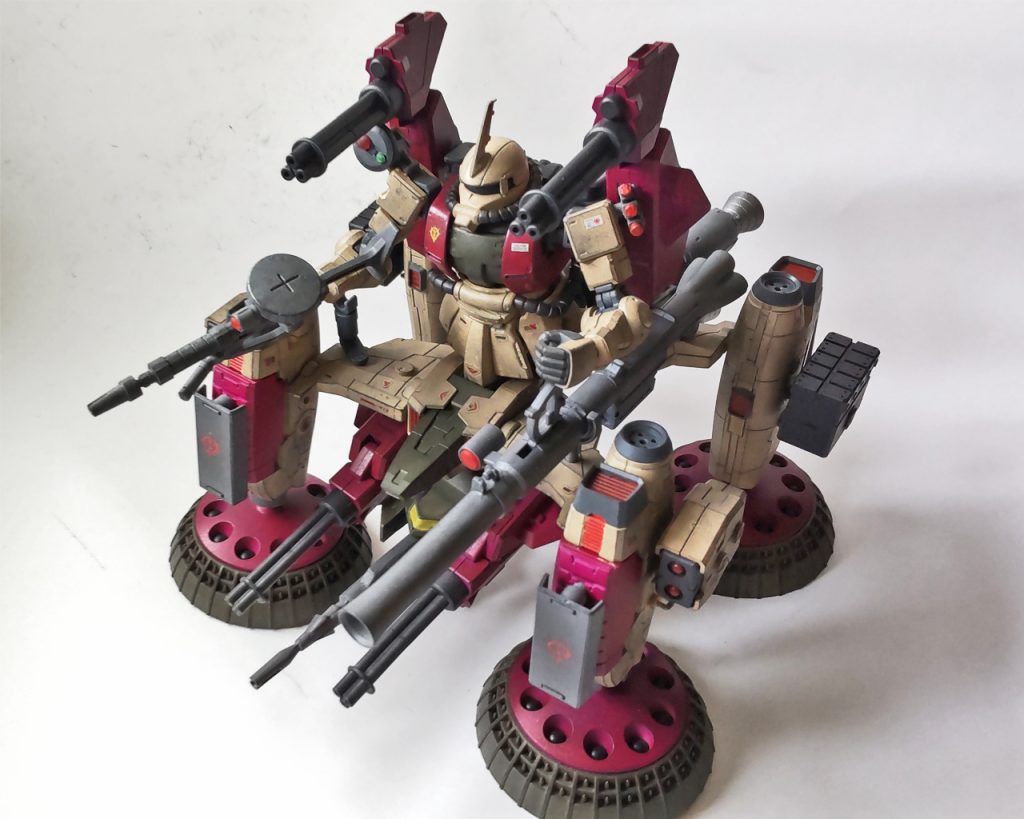 私が製作したのは『MAX‐006ジヴァ』というオリジナルモビルアーマーです!(`・ω・´)ゞ使用したキットはHGオリジンザクにビルダーズのヴァリュアブルポッド✕2、30MMのエグザビークル✕2を使いました。う〜ん、高コスト機…(;´д`)トホホ…イメージはアッザムを参考にしました。コントロール系にはザクの上半身を使いアプサラスやライノサラスのようにしたかったのもあります。完成した時はMSVというより、ビルド系の中ボス感も感じました(;^ω^)