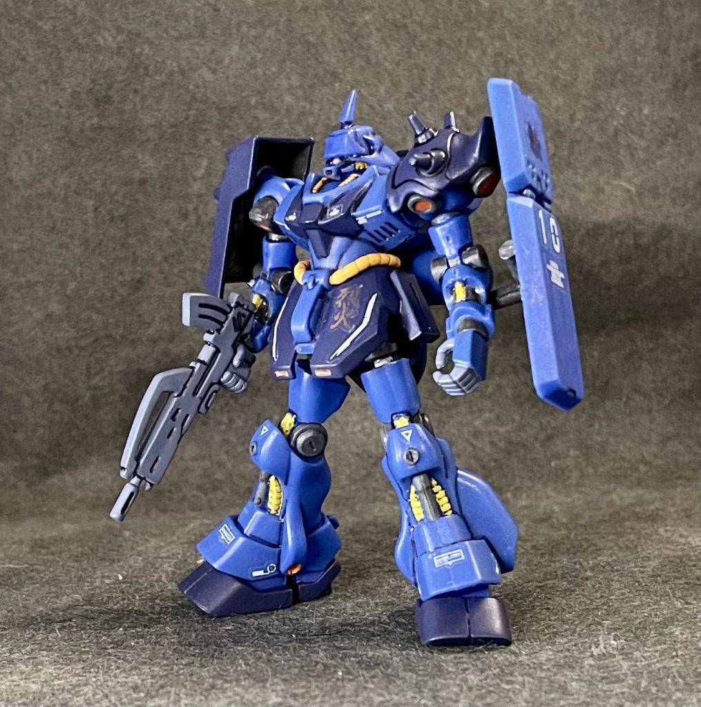 まずはレズン機シールドは、デフォのままだと前腕部の裏側にしか取り付けられない為、ランナーを使用して接続アームを自作し、側面に来るよう改造（一般機も同様）まあ、設定とは違うけど(笑)