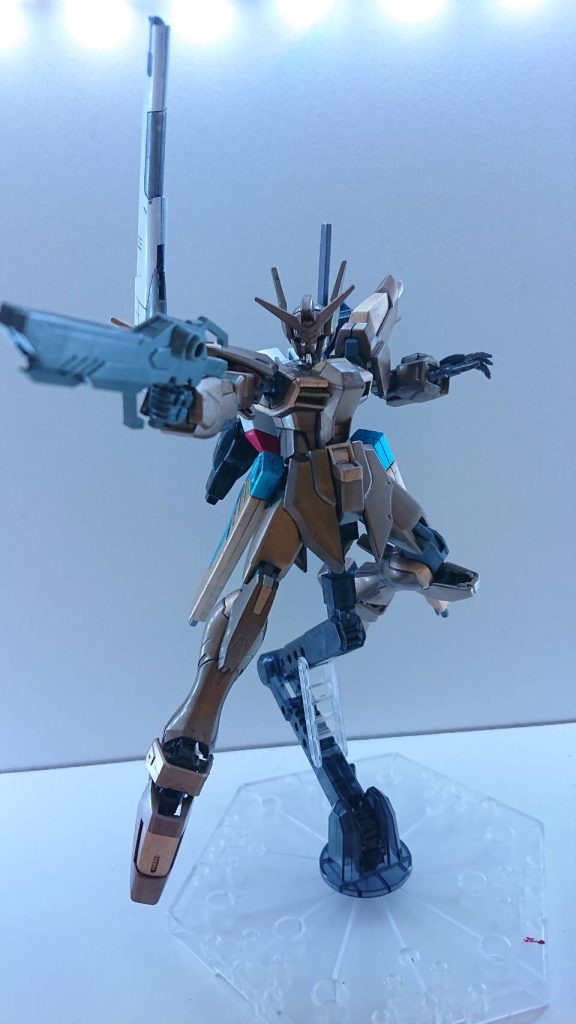 ビームブレイドライフル ライフルモードハヤブサアカツキガンダム稲妻の時からある既存の武装。GBNの時に使用していた物を同様のものを使用しており、火力等の変更もない。