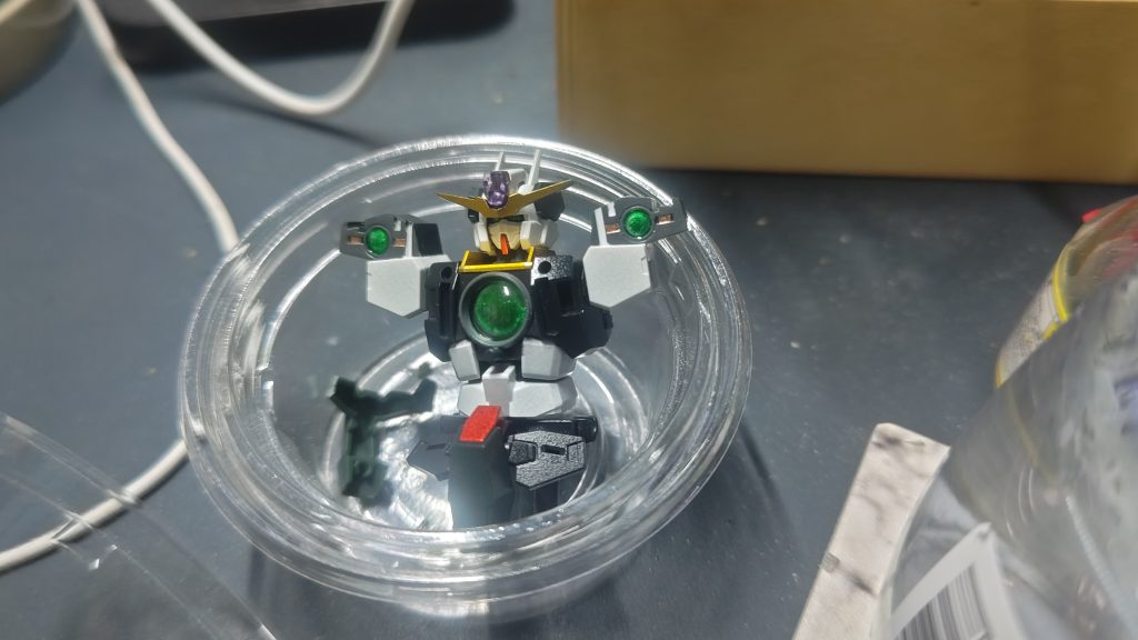 いちおう、胴体のビー玉?も塗ってあるんですけど、全く見えないですね・・・。