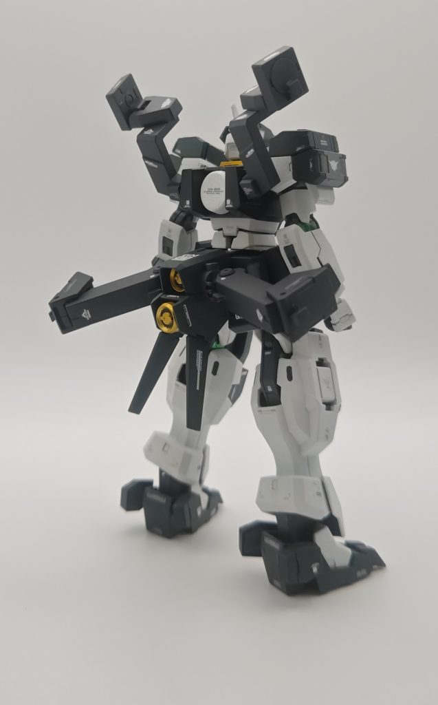 可動部ですが、今回はGNコンデンサ(緑色の発光部分)があるので、干渉しそうな部位をやすり掛けしています。こういう細かい気づきも実行に移せるようになってきました。