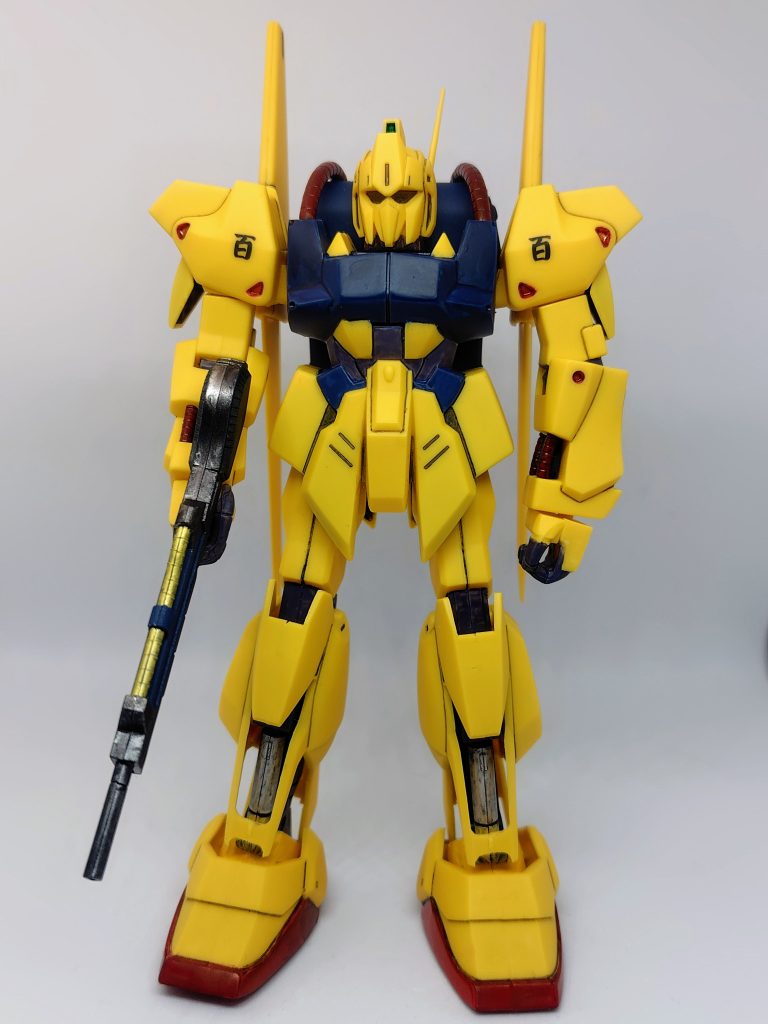 合わせ目は簡単なところだけ消してます。意外にも胴体横は段落ちモールド化されてました。肩の百のデカールは付属の物は変色してそうだったので使用せず家にある物を使いました。胴体はガンマカティターンズブルー、関節や指はメカグレー。