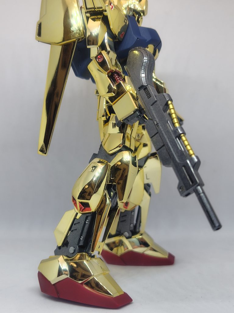 ムーバブルフレームは一部シルバーで塗装。